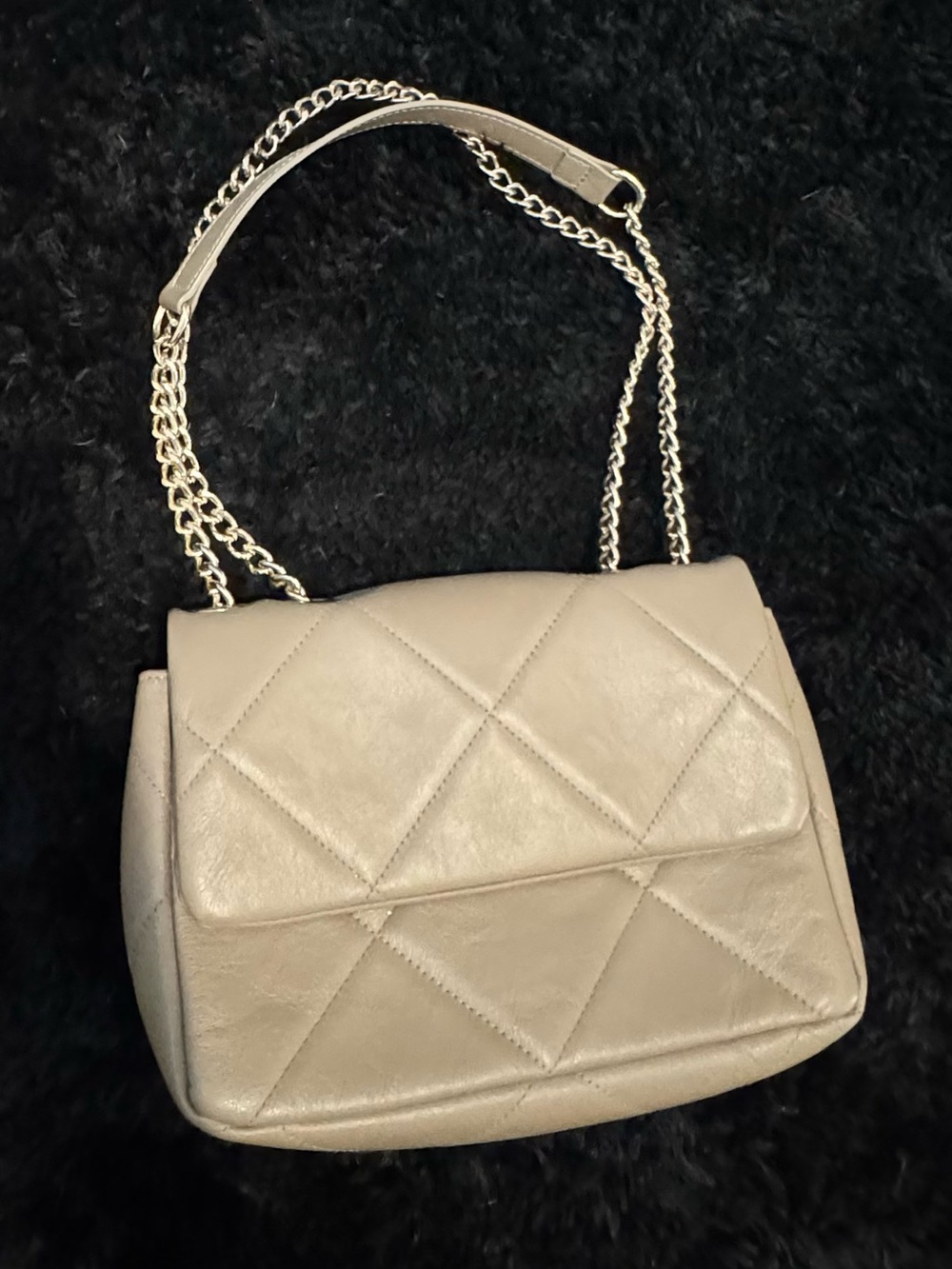 Italian made: Quilted Chain-Handle Shoulder Bag